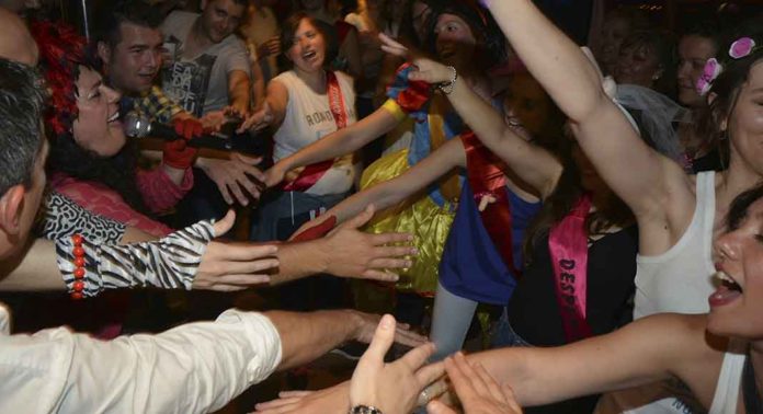 header_videosbarconoche04-06-16 Despedidas en Barco Salou
